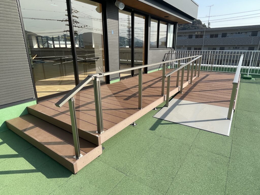 ウッドデッキ＋スロープ金物
