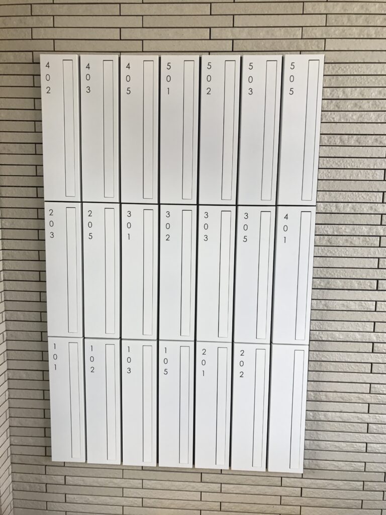 壁埋め集合郵便受け